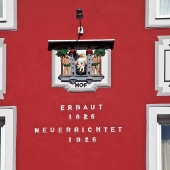 Crest at the hotel front